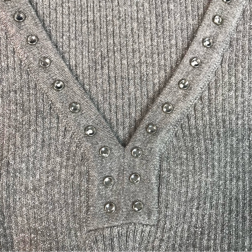 DKNY M Sparkly silver metallic thread grey ribbed V-neck knit top Size Medium - Picture 9 of 15